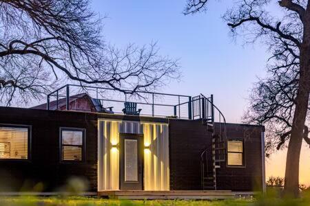 Hot Tub! The Blue Ridge Luxury Container Home Bellmead Exterior photo