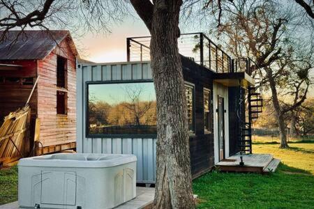 Hot Tub! The Blue Ridge Luxury Container Home Bellmead Exterior photo